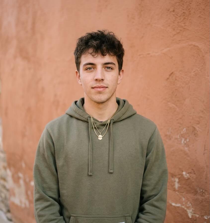 Person looking for AA meetings in Albuquerque New Mexico